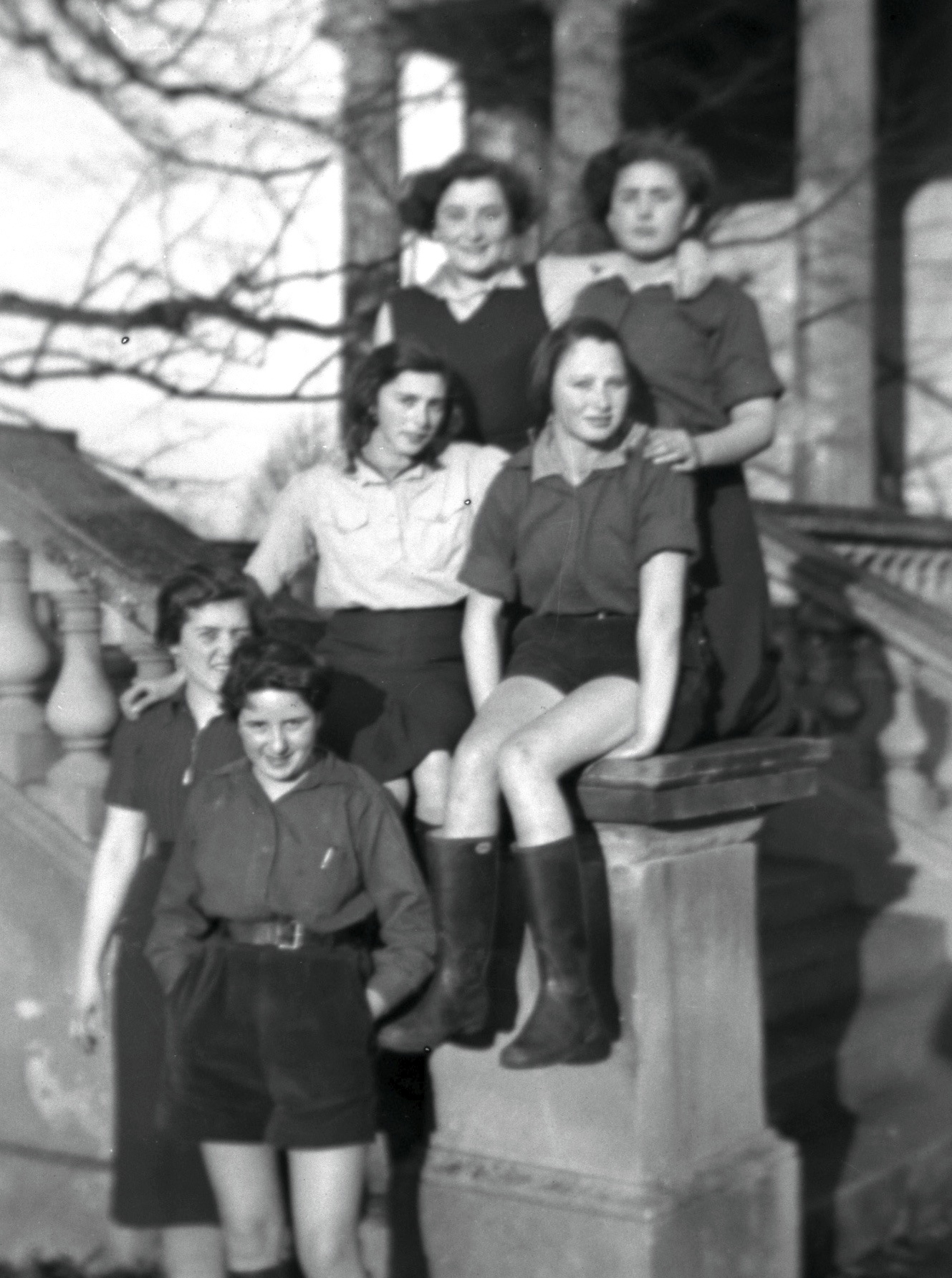 Six unknown girls arranged by pillar.jpg