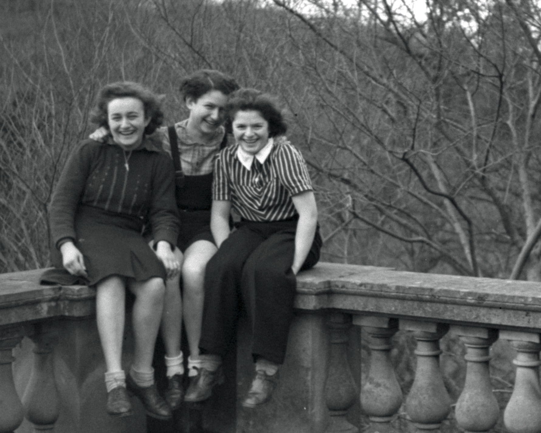 Three unknown girls.jpg