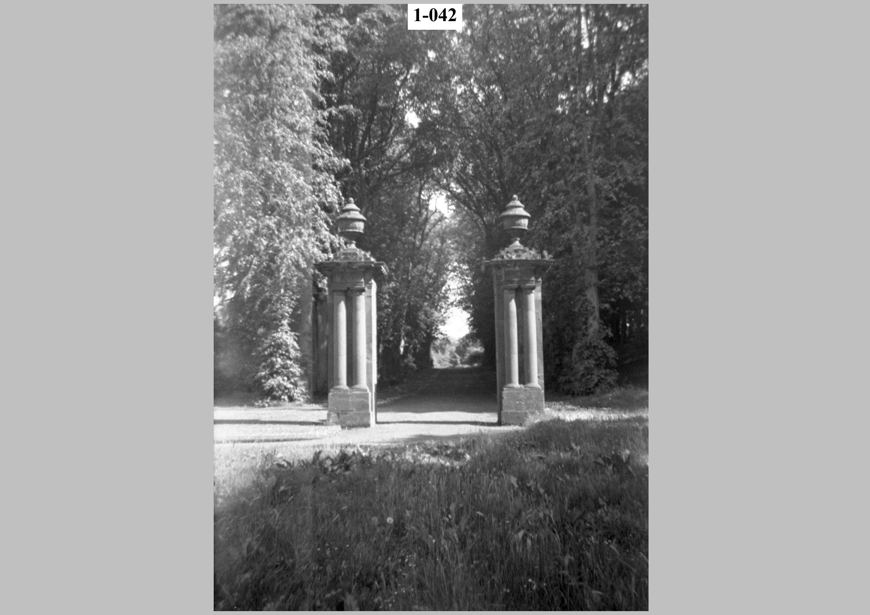 Gateposts.jpg