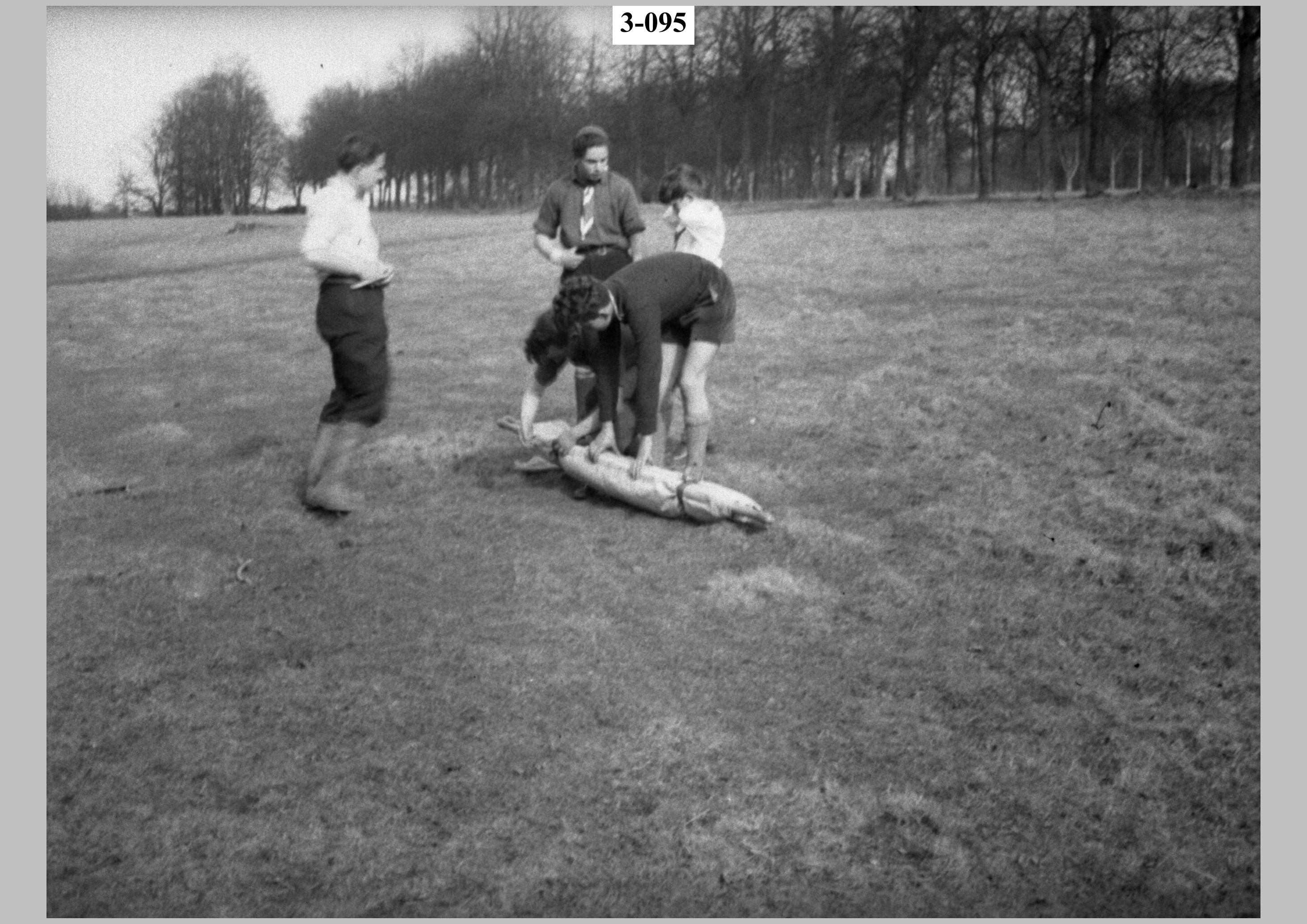 Stretcher bearers1.jpg