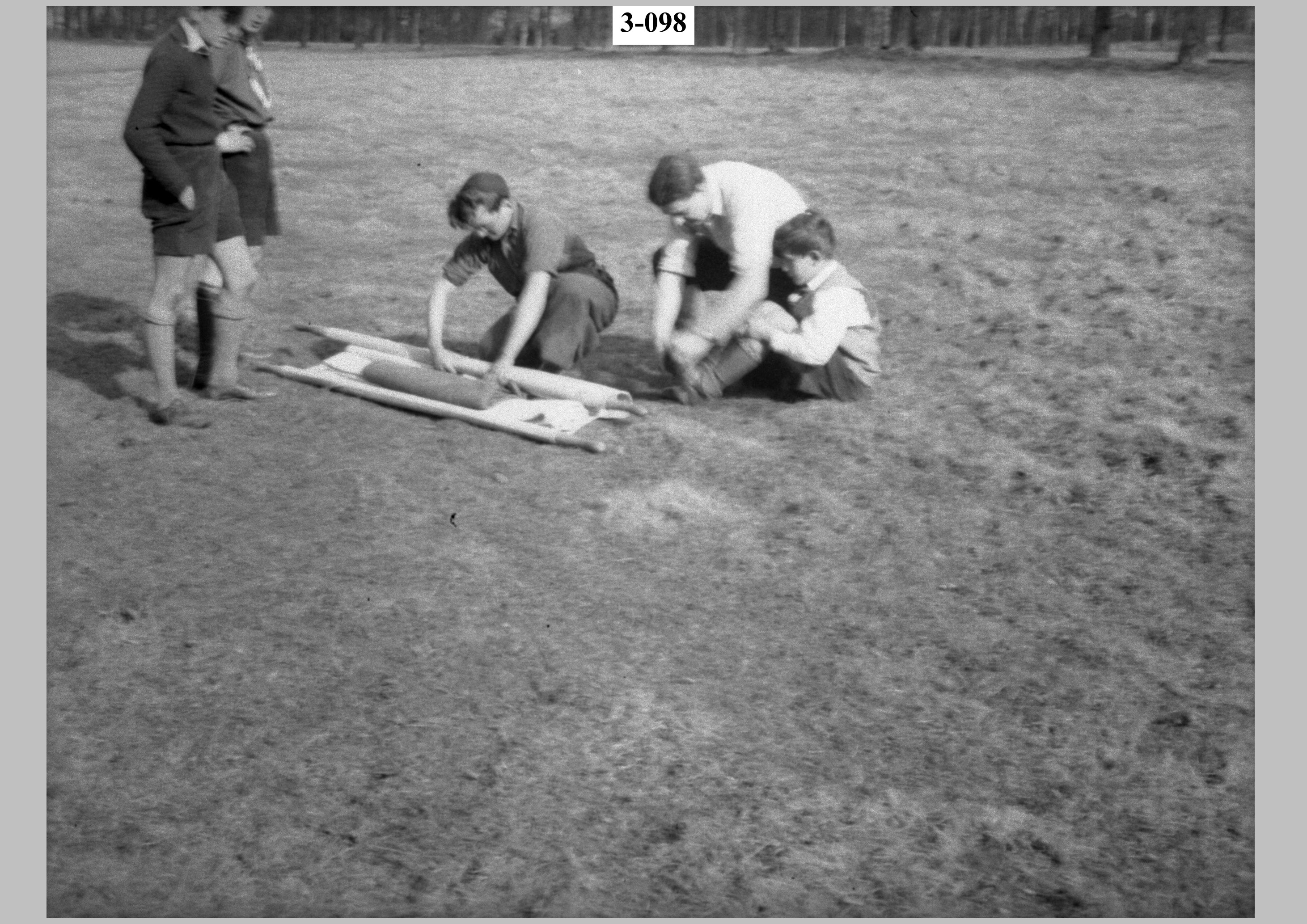 Stretcher bearers2.jpg