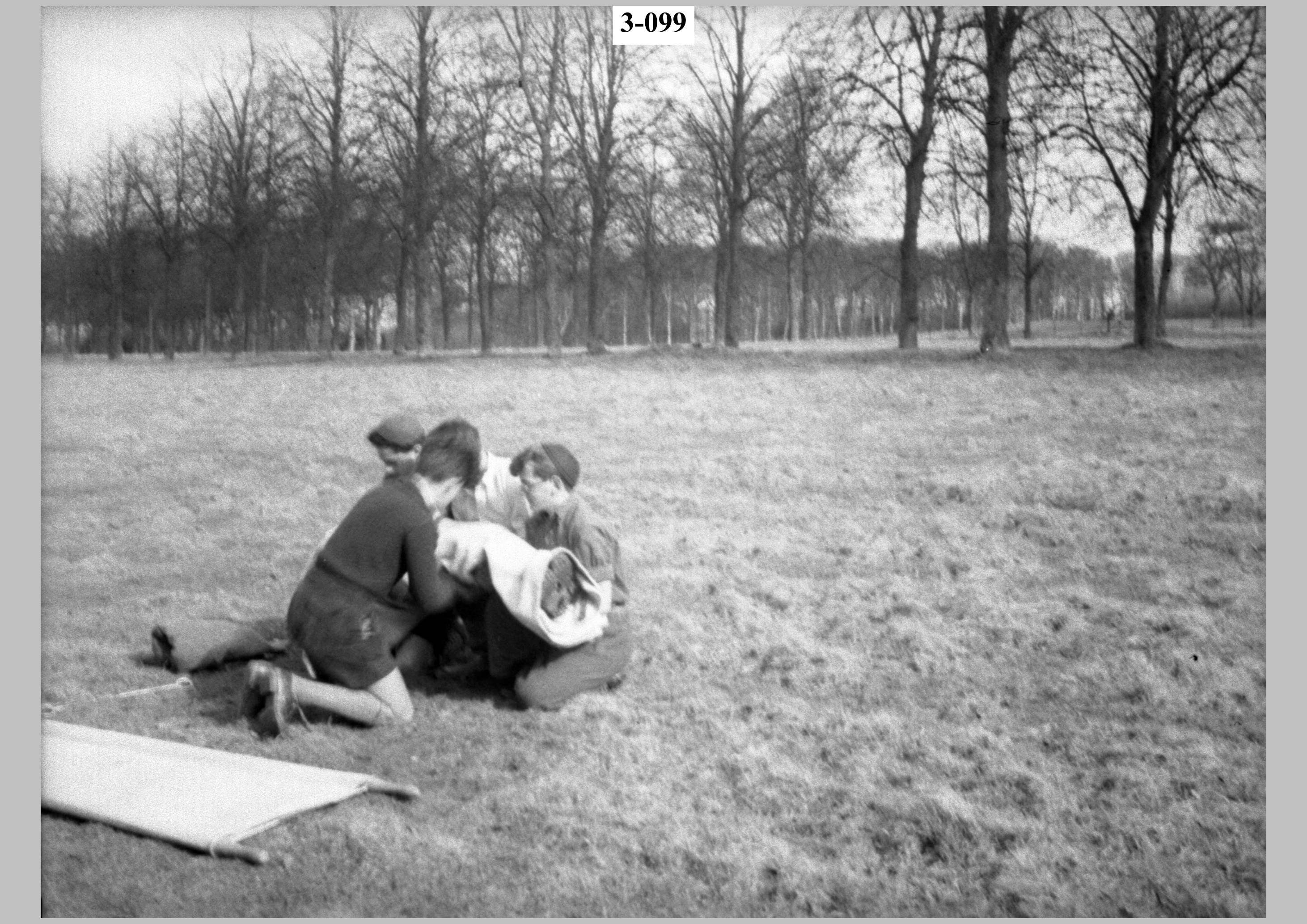Stretcher bearers3.jpg