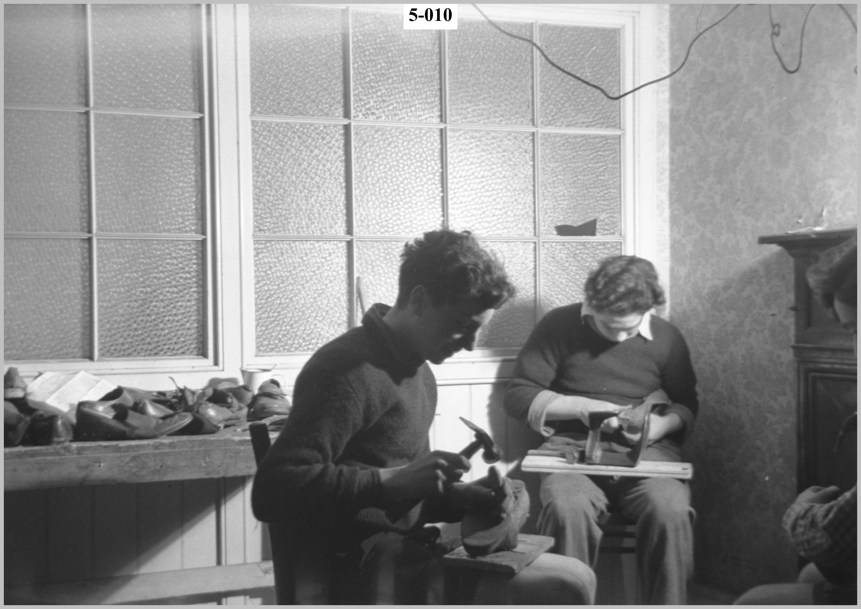 Cobbling. Two boys .jpg
