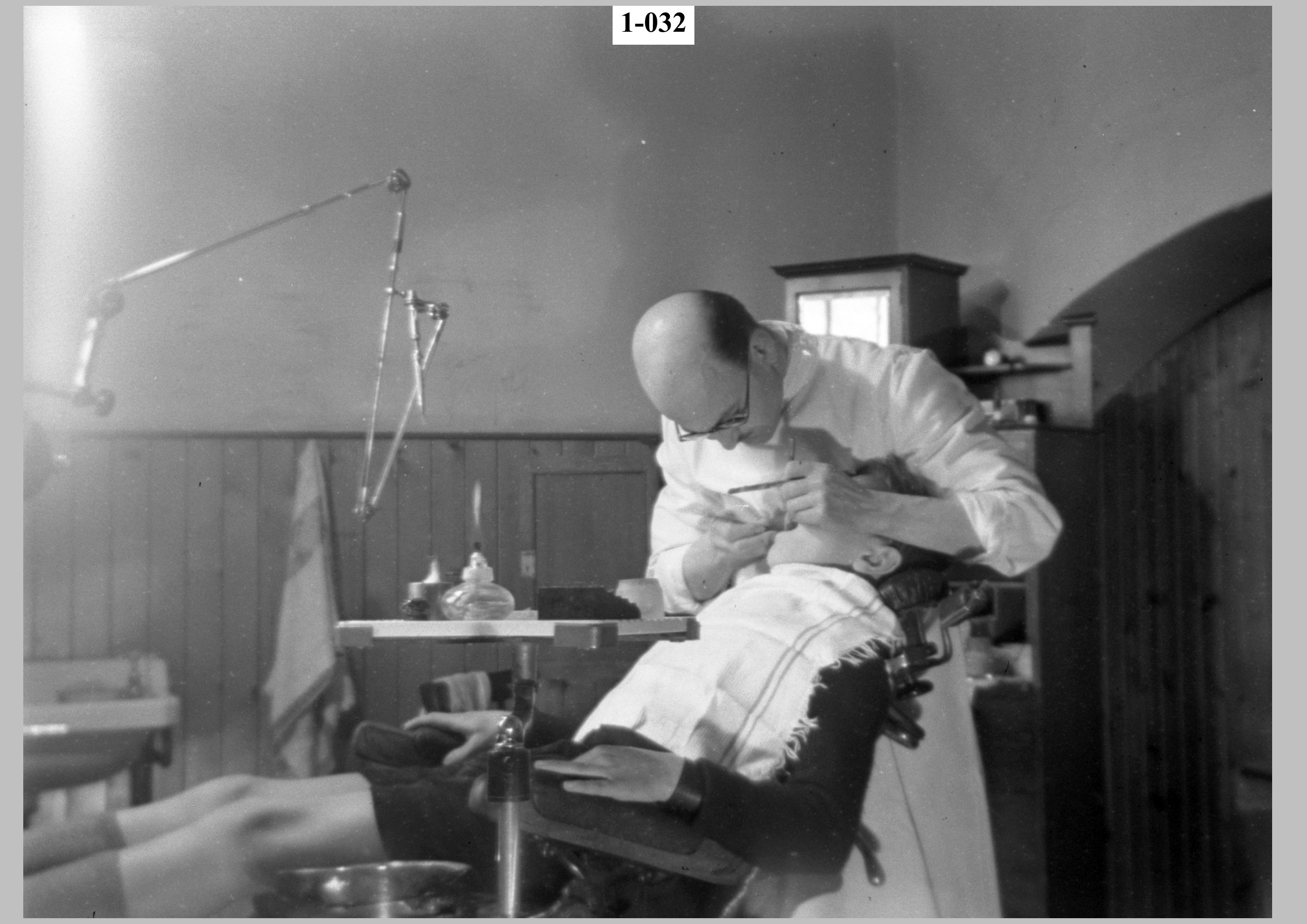 The dentist at work2.jpg