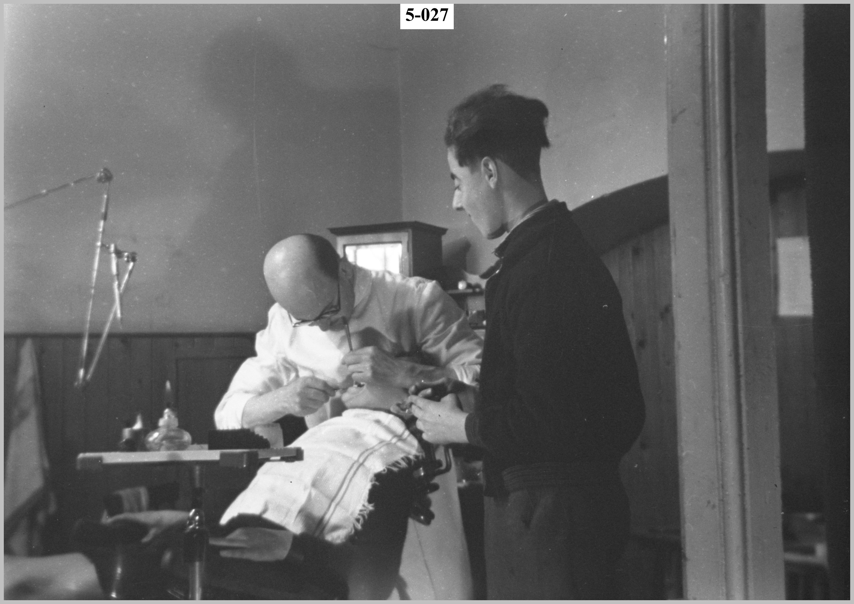 The dentist at work3.jpg
