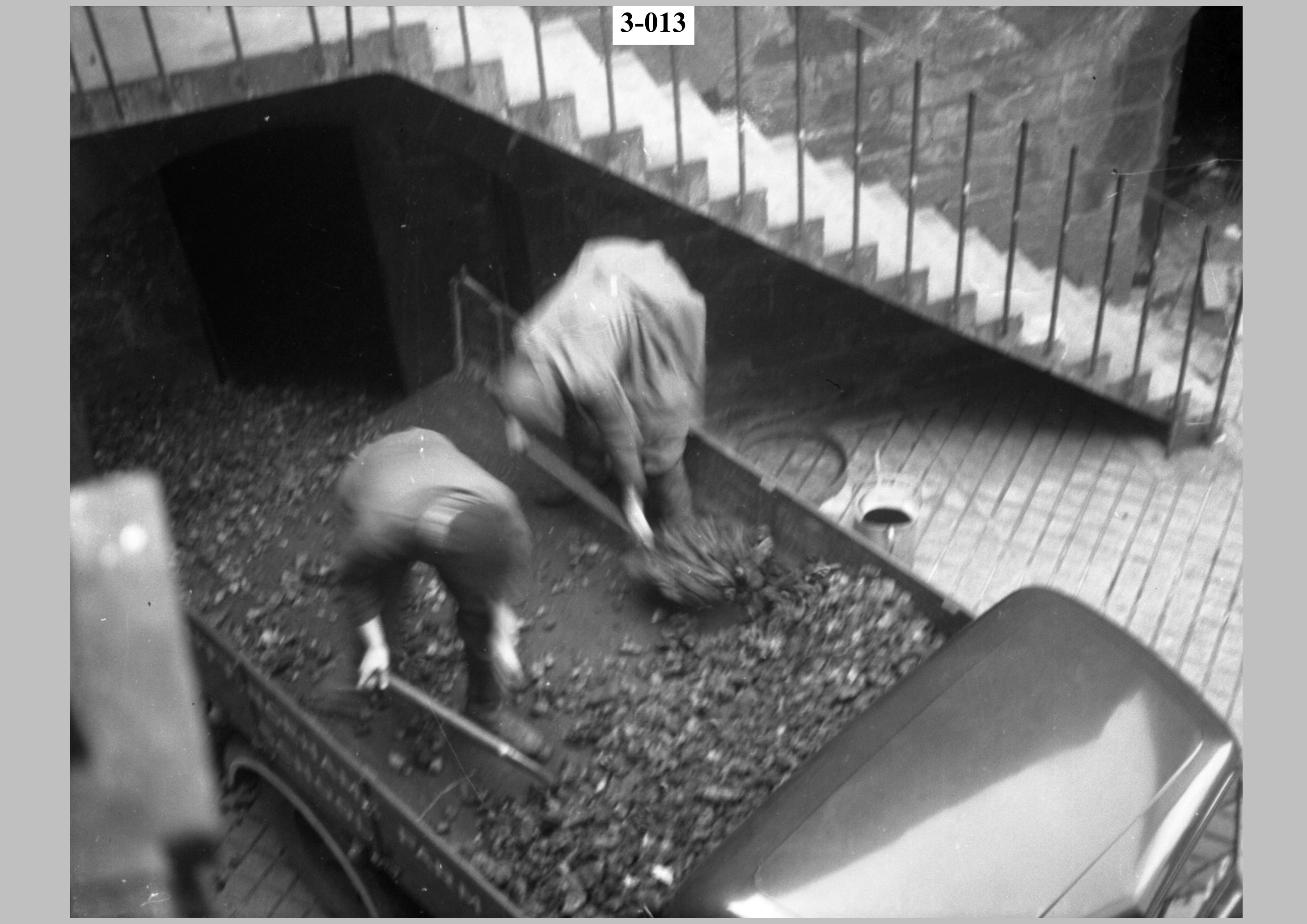 Unloading coal from the lorry.jpg
