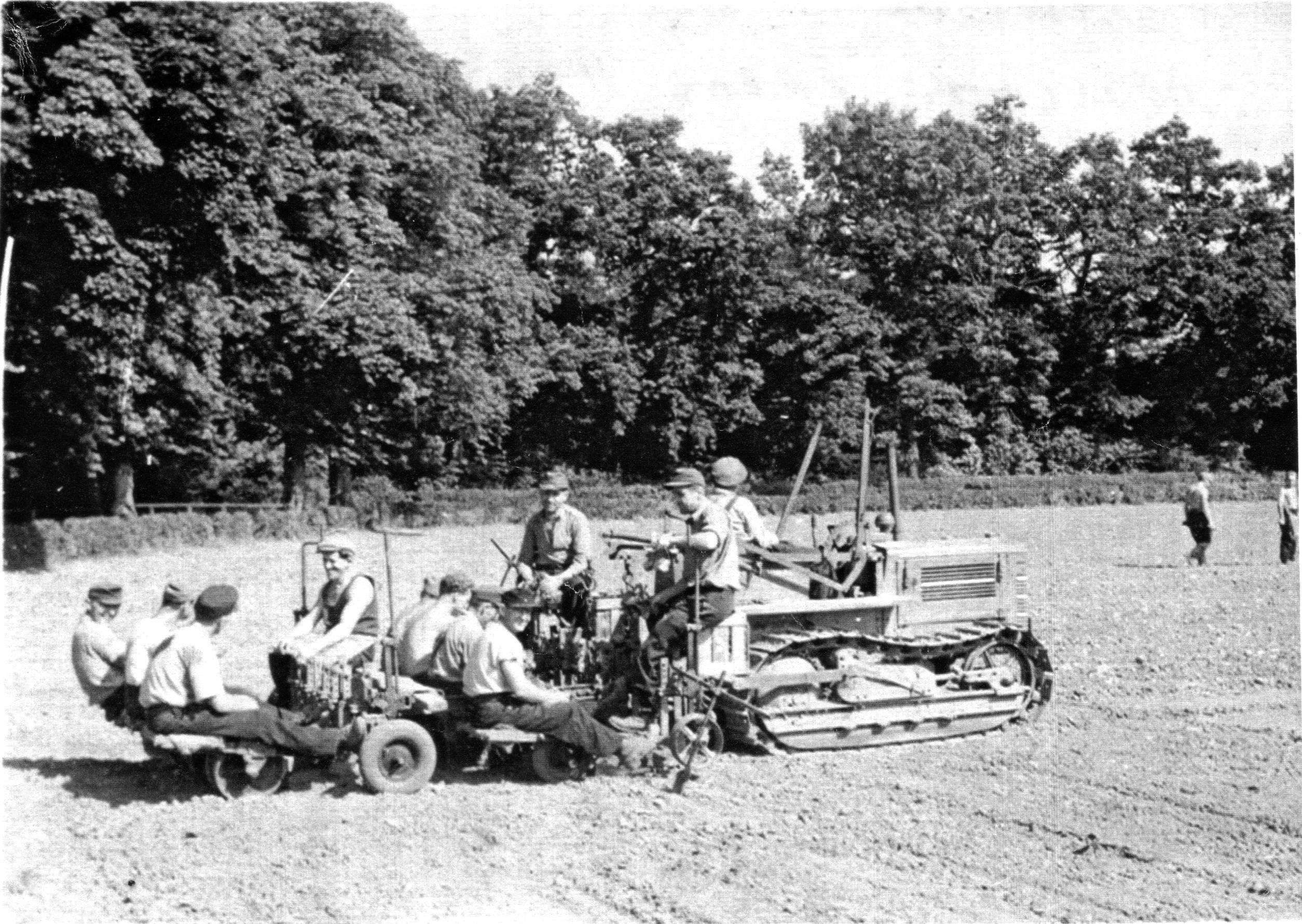 German PoWs working at Dovecot Farm.jpg