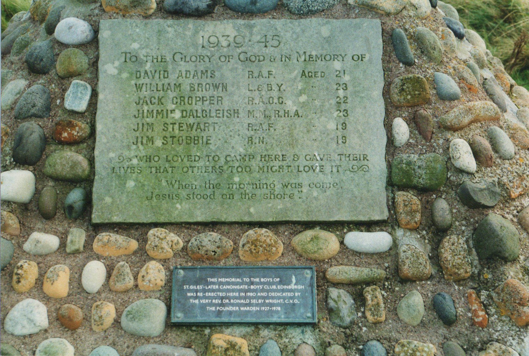 Name plaque on the memorial at Skateraw.jpg