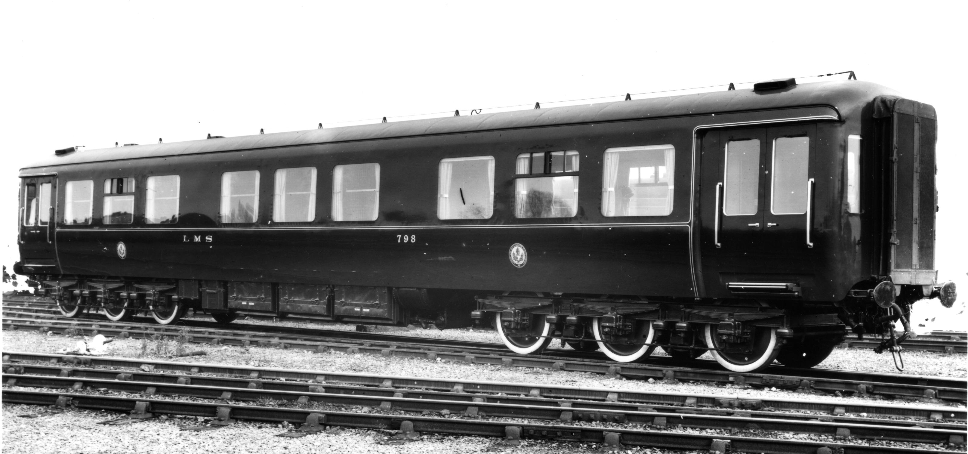 Royal train, Queen's saloon carriage.jpg