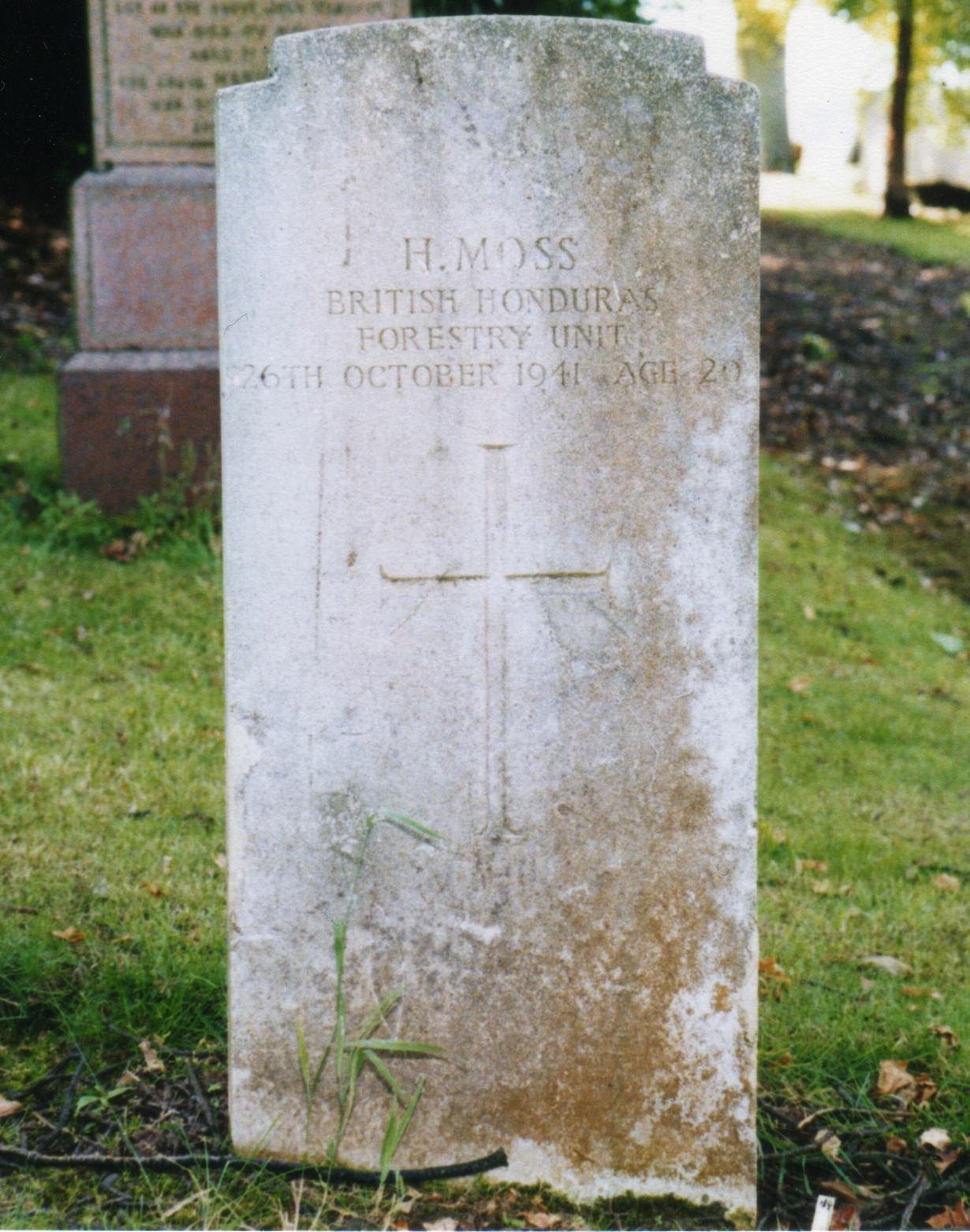 Grave of H.P.Moss, BHTC, Whitttingehame church.jpg