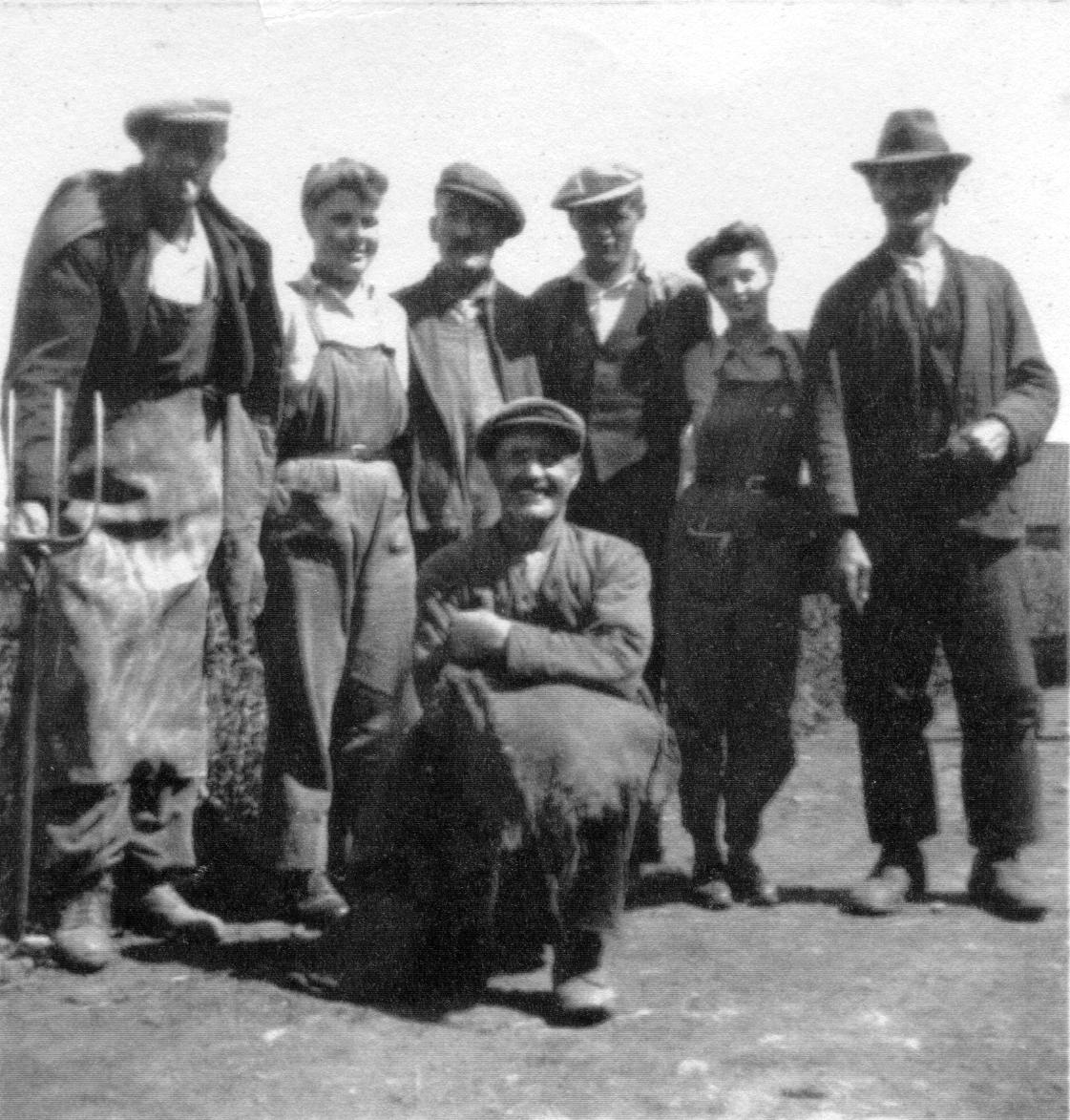 Land Girls & farm workers, N. Berwick, June 1943.jpg