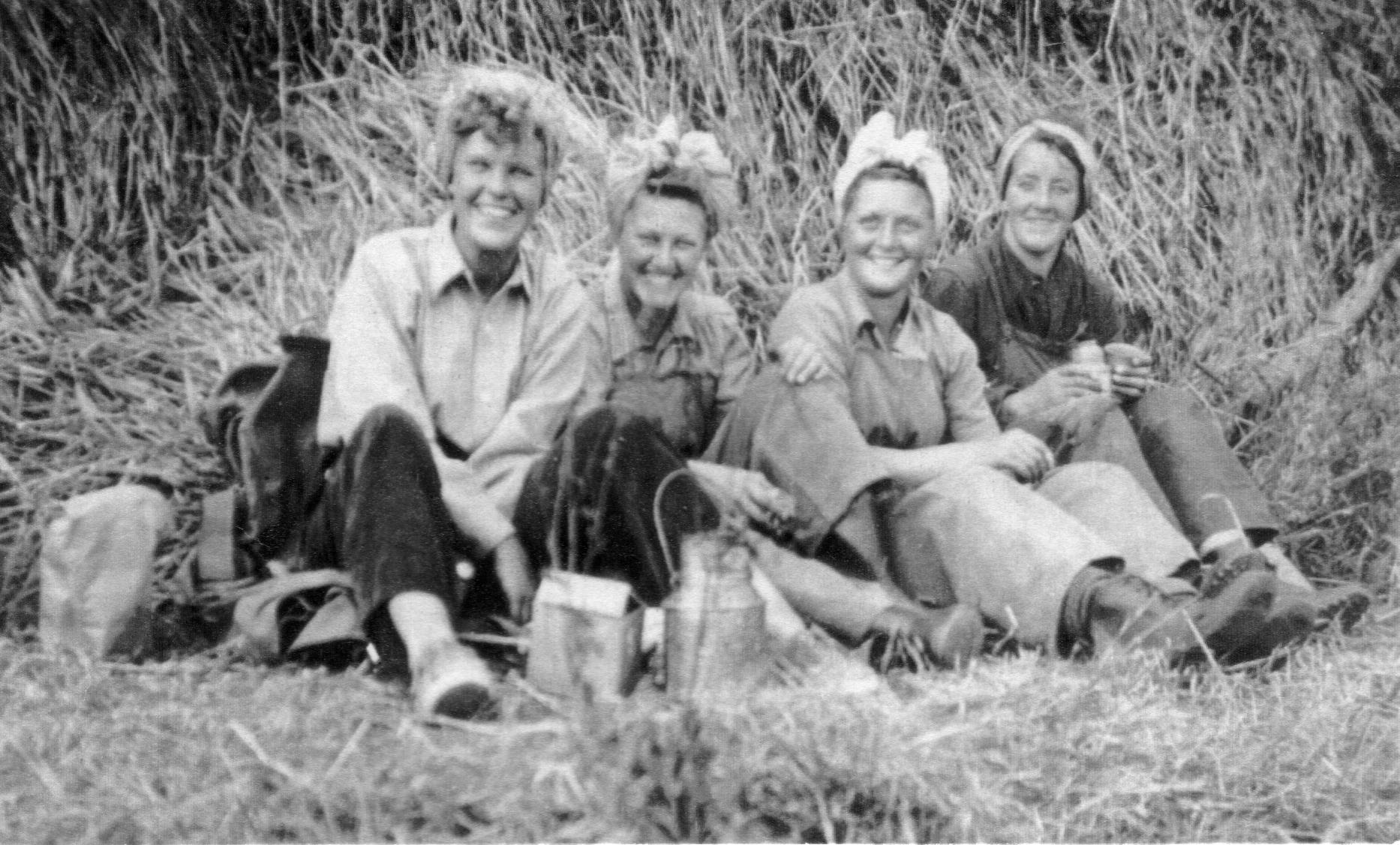Land Girls, Balgone Farm, N. Berwick.jpg