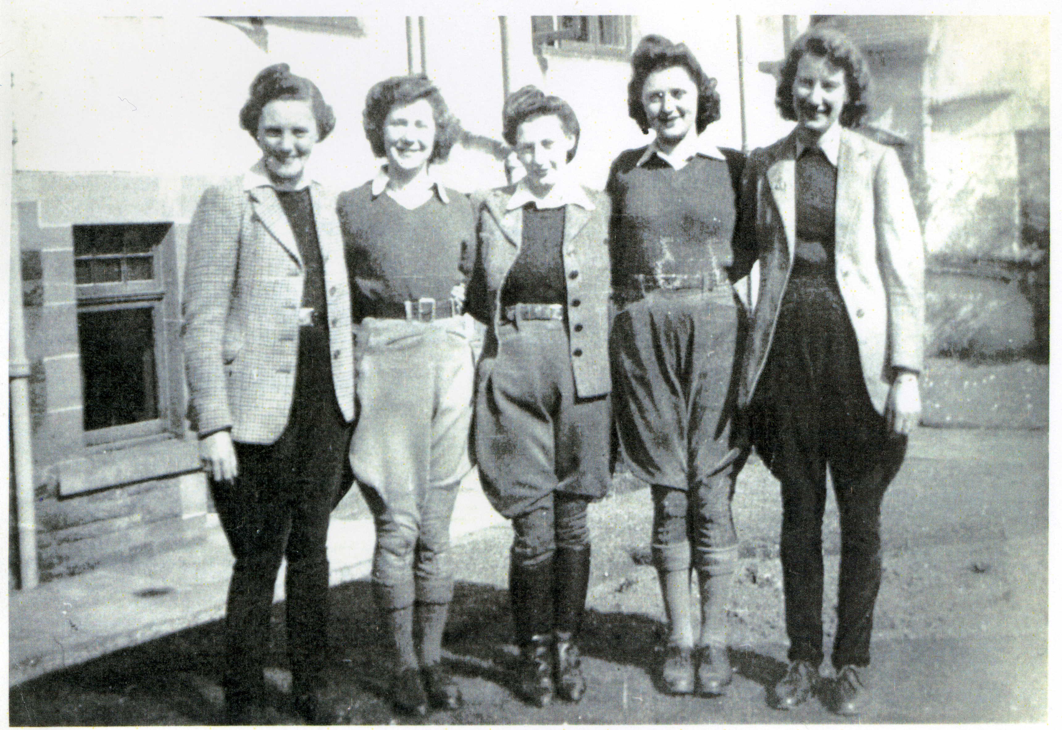 WLA girls at Quarry Court, North Berwick.jpg